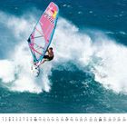 Zahlen von 1 bis 31; Person beim Windsurfen auf hohen Wellen im blauen Meer, mit einem pinken Segel.