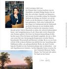 EDITORIAL. Liebe Leserinnen, liebe Leser, der Himmel über Livorno leuchtete rosa. Links unten Bild einer Frau vor Bücherregal.