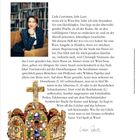 Editorial: Liebe Leserinnen, liebe Leser, wenn ich in Wien bin, habe ich eine besondere Art von Herzklopfen. Signatur: Lisa Zeitz. Eine Person lehnt lächelnd an einem Tisch; im Hintergrund Bücherregale. Unten eine reich verzierte Krone mit Edelsteinen.