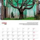 JANUAR 2027 Kalender mit Banksy-Gemälde: Ein Baum mit grünem Anstrich auf einer Wand, kunstvolles Erwachen dargestellt.
