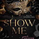 "Show Me your passion" steht über einer verzierten goldenen Maske und schwarzen Rosen auf dunklem Hintergrund.