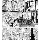 Eine schwarz-weiße Comicseite zeigt Figuren in einem Café. Dialoge über Jugend und Attraktivität. Eine Straße mit Autos.