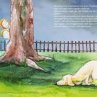 Text über Kinder und Hund. Zwei Kinder verstecken sich hinter einem Baum. Ein Hund schnüffelt am Boden. Wiese und Zaun.