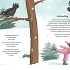 Texte: Plötzlich fällt WichteLina ein Tannenzapfen auf den Kopf. „Autsch“. Illustration eines Wichts mit Krähenszene.