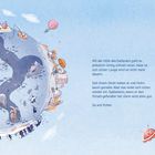 Zwei Textpassagen in Deutsch und Spanisch beschreiben eine schnelle Reise mit Hilfe eines Elefanten. Illustration einer globusförmigen Szene mit Tieren.