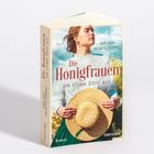"Die Honigfrauen. Ein Sturm zieht auf" von Mirjam Müntefering. Frau mit Strohhut vor bewölktem Himmel.
