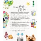 "An die Pinsel, fertig, los!" Text über kreatives Malbuch. Illustrationen: bemaltes Totenkopf, Hund, Pinsel.