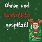 Text: "Ohren und Buntstifte gespitzt!". Illustration: Rentier mit Weihnachtsmütze, grüner Hintergrund mit Schneeflocken.