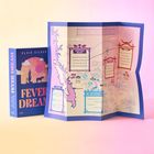 Zu sehen ist ein Buch „Fever Dream“ von Elsie Silver, daneben eine farbenfrohe, aufgeklappte Karte.