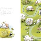 "Nur ein kleines Schaf hat keine Lust mehr, immer Gras zu fressen... Sie kann quer über die Wiese bis zum Zaun."

Links: Schaf auf Heuballen. Rechts: Schafe und ein Hund auf Wiese.