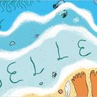 "WELLE" steht im Sand. Zwei Füße am Strand, Wellen, Fische und Muscheln. Eine Illustration mit Meeresmotiven.