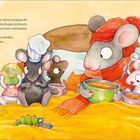 Text: Mit dem süßen Tee, warm eingepackt und mit der leckeren Suppe im Bauch geht es Mama Maus schon viel besser.

Illustration: Eine Mausfamilie sitzt gemütlich im Bett mit Suppe, Tee, und Blumen neben ihnen. Eine Maus trägt einen Kochhut.