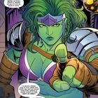 Eine grüne Frau mit gepanzerter Kleidung, erhobener Faust, spricht von Frieden, Gewaltlosigkeit und einem Mordvorwurf.