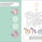 Links oben: "Kannst du die fehlenden Sticker aufkleben?..." Rechts unten: "Welches Einhorn gewinnt das Rennen?..." Illustration: Einhörner und Linien.