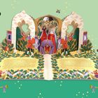 Eine aufklappbare Illustration mit einem König und einer Königin umgeben von blumigen Mustern und Figuren in mittelalterlicher Kleidung. Bunte Schmetterlinge und Hasen mit Trompeten sind sichtbar.