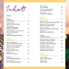 "Inhalt" in großer, geschwungener Schrift. Liste mit Rezepttiteln und Seitenzahlen. Links dekorierte Torten ausgestellt.