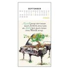 September-Kalender: "Musik bringt dich besser durch Zeiten ohne Geld, als Geld durch Zeiten ohne Musik." Illustration: Klavier mit Baum.