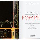 Text: "Houses and Monuments of Pompeii" in großen Buchstaben. Rechts, weiße Seite, links eine farbenreiche Wandmalerei.