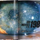 "100 MOVIES OF THE 1980s" steht auf einem Auge, das beleuchtet und schimmernd wirkt, als Hintergrund.