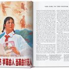 Text: "读革命书 学革命人 当革命接班人"  
Illustration: Mädchen in Schuluniform hält ein Buch, umgeben von revolutionären Szenen und Helden.