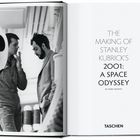 "The Making of Stanley Kubrick's 2001: A Space Odyssey" von Piers Bizony, TASCHEN. Zwei Männer in einem Gespräch.
