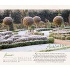 Kalenderblatt für Januar mit Zitat über "Ausharren". Bild zeigt einen winterlichen Garten mit kugelförmigen Büschen.