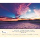 „Der gnädige Gott lasse sein Licht über dir aufgehen…“ – Gedicht von Harald Petersen. Februar-Kalenderblatt, Sonnenaufgang über Landschaft.