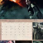 Januar Kalender, darunter Szenen mit Krieger und Feuerring, Vulkan und mythische Figuren in Rüstung.