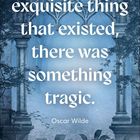 Zitat von Oscar Wilde: "Behind every exquisite thing that existed, there was something tragic." Januar-Kalender in mystischer Umgebung.