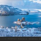 Januar, Mo-So Datum 1-31. Kalender unten. Schneebedeckte Landschaft mit einem Schloss auf einer kleinen Insel im Wasser.