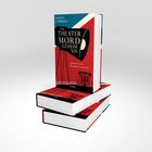"Das Theatermordgeheimnis", Buchcover in Rot und Schwarz mit einem Megafon und einer Gebäudegrafik.