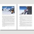 Text unten links: "Herr Huang Nubo auf dem Weg zur Besteigung des Mount Everest."

Text unten rechts: "Herr Huang Nubo auf dem Weg zum Gipfel des Mount Everest vom Nordhang aus (Höhe 8300–8848 Meter)."