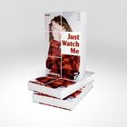 "Just Watch Me" von Lior Torenberg. Illustration: Person mit Händen vorm Gesicht, rotes Muster auf Kleidung.