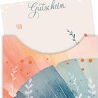 "Gutschein" und "Für" in verspielter Schrift. Abstraktes, farbenfrohes Design mit Kreisen und Pflanzenmotiven.