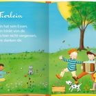 Text: "Jedes Tierlein hat sein Essen, jedes Blümlein trinkt von dir. Hast auch uns hier nicht vergessen, lieber Gott, wir danken dir. Amen."
Illustration: Kinder spielen Musikinstrumente auf einer Wiese mit bunten Blumen, einem Baum und Tieren.