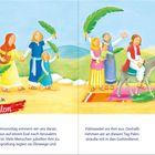 Einzug in Jerusalem. Menschen jubeln und legen Palmzweige. Jesus reitet auf einem Esel. Bunte, lebendige Szene.