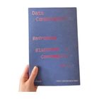 Blauer Hintergrund mit rotem Text: "Data Consciousness: Reframing Blackness in Contemporary Print". Hand hält es.