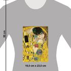 Zwei Maße: 50 cm und 16,0 cm x 23,0 cm, Gemälde auf grauem T-Shirt, zeigt ein stilisiertes, farbenfrohes Paar.