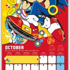 "OCTOBER" steht im Kalender. Illustration von Sonic in dynamischer Pose mit bunten Kreisen und Ringen im Hintergrund.