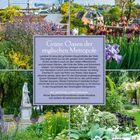 "Grüne Oasen der englischen Metropole" beschreibt Londons Parks und Gärten mit Text über historische und moderne Anlagen, ergänzt durch Bilder von üppigen Gärten.