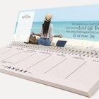 Notizen. Ich weiß nun endlich, was meine Work-Life-Balance aus dem Gleichgewicht bringt. Es ist mein Job. Frau am Strand. Januar.