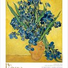 Gemälde von Van Gogh: Blaue Irisblüten in einer Vase vor gelbem Hintergrund. Unten: Monatliche Kalendertage.