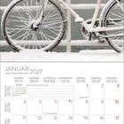 Kalender für Januar 2027 mit verschneitem Fahrrad an einem Fluss im Hintergrund.