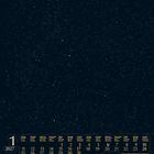 Kalender für Januar 2027, mit hellen Daten und Feiertagen vor einem schwarzen Hintergrund mit gelben Punkten wie Sterne.