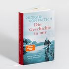 Buchtitel: "Die Geschichte in mir" von Rüdiger von Fritsch. Bild einer Person auf einem Fahrrad in ländlicher Umgebung.