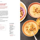 Inhalt: Vorwort, Rezepte und Menüs wie Salate, Vegetarisch, Fisch & Fleisch. Fotos von bunten Gerichten auf Tellern.