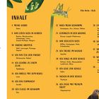 INHALT

4 MEINE HERDE
Zebra

8 WIR LEBEN AUCH IN HERDEN
Rentier, Moschusochse, Schneeziege, Lama, Impala-Antilope, Känguru

10 ANDERE GRUPPEN
Wolf, Lärmvogel, Flamingo, Gepard

12 ICH BIN TEIL DER PARADE
Afrikanischer Elefant

14 ICH GEHÖRE ZU EINEM CLAN
Tüpfelhyäne

16 ICH BRÜLLE MIT DEM RUDEL
Löwe

18 ICH BIN TURMHOCH!
Giraffe

20 ICH FLIEGE IM SCHWARM
Star

22 NOCH MEHR SCHWÄRME
Kanadagans, Ara, Schwan, Pelikan

24 GEBORGEN IN DER KOLONIE
Braune Langohren-Fledermaus

26 WIR SCHLAFEN AUCH
Riffhai, Kaulquappe, Huhn, Erdmännchen

28 ICH TREIBE IM WASSER
Seotter

30 ICH SINGE IN DER SCHULE
Pottwal, Grille, Wasserpfeifer-Laubfrosch, Maus

32 ICH GEHE ZUR SCHULE
Delfin

34 SICHER IN DER SCHULE
Thunfisch

36 ICH ZIEHE MIT MEINEM TRUPP
Steppenpavian

38 EINE STARKE ARMEE
Feuerameise, Prozessionsspinner-Raupe, Treiberameise, Schwalbenschwanz-Raupe, Spinnarameise, Pflanzenwespen-Larve, Monarchfalter-Raupe

40 KALEIDOSKOP AUS FARBEN
Monarchfalter

42 ABER WER HÄLT AM BESTEN ZUSAMMEN?

46 WIR LEBEN AUCH ZUSAMMEN
Madenhacker, Nashorn, Putzerfisch, Grauer Riffhai, Drongo, Erdmännchen

48 ... WIR AUCH!
Gnu, Strauß, Elen-Antilope, Regenpfeifer