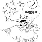 Text: "Male das Bild aus und schau, welches Muster auf der Rakete zu sehen ist!" 
Illustration: Kind und Kreatur in einer Rakete, Sterne und Mond.