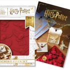 „Harry Potter“, „Wizarding World“, „Schoko-Eulen-Set“. Rote Silikonform mit fliegenden Eulen und Umschlägen.