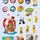 Die Illustrationen zeigen bunte, kindliche Charaktere wie Wikinger, Bienen und Pandas, teils in runden Rahmen.